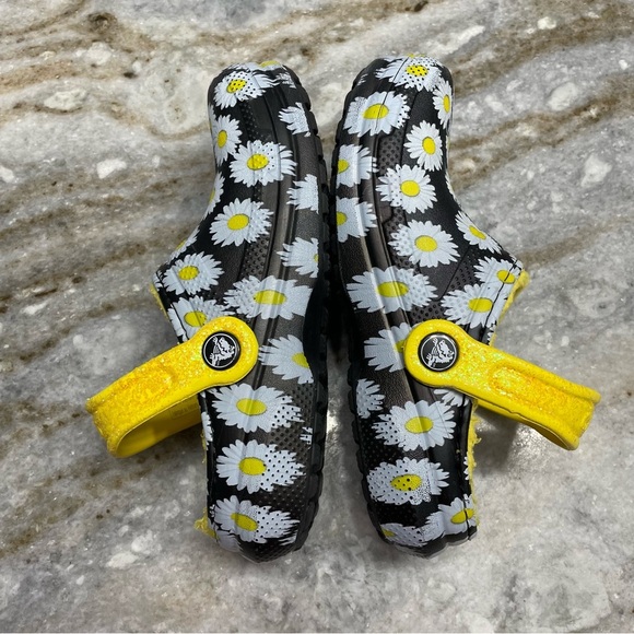 CROCS CROCS Lined Classic Clog Vacay Vibe Daisy Print Girls Size J1 Yellow Black - Picture 5 of 9
